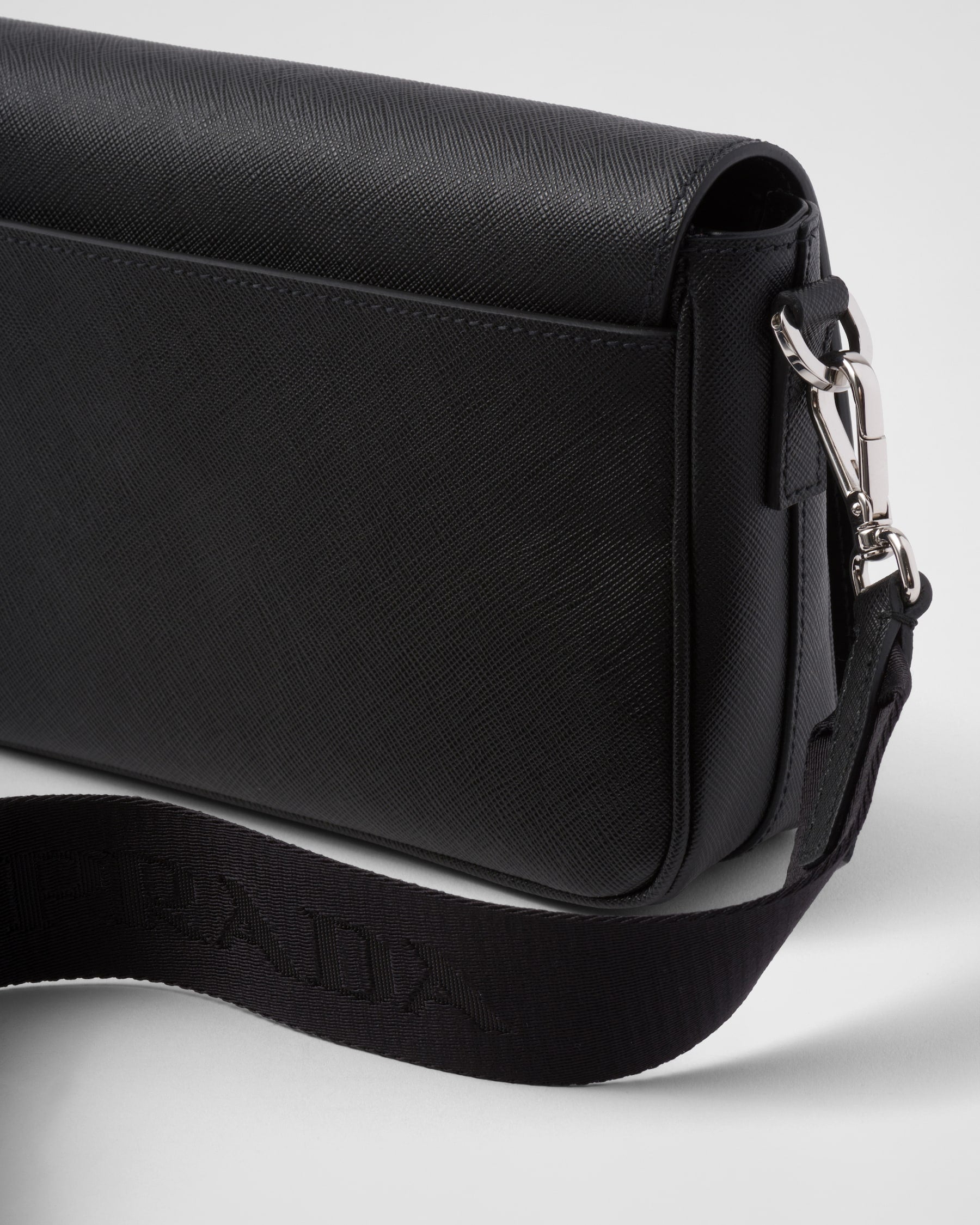 Sacoche Prada porté épaule en cuir Saffiano